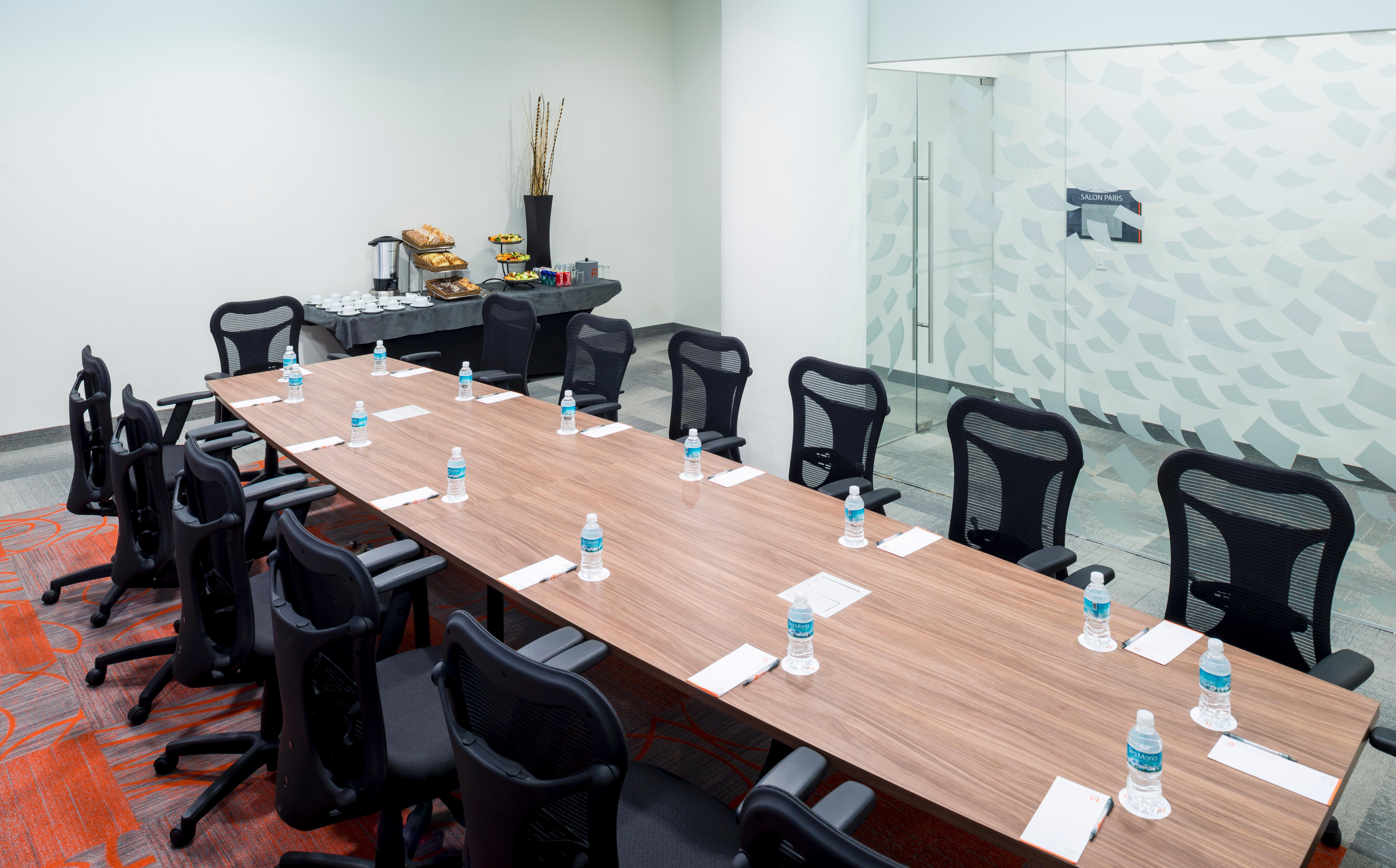 Real Inn Tijuana By Camino Real Hoteles מראה חיצוני תמונה A boardroom at a hotel