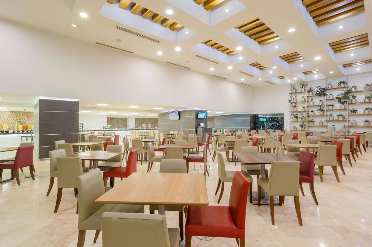 Real Inn Tijuana By Camino Real Hoteles מראה חיצוני תמונה The lounge at the airport