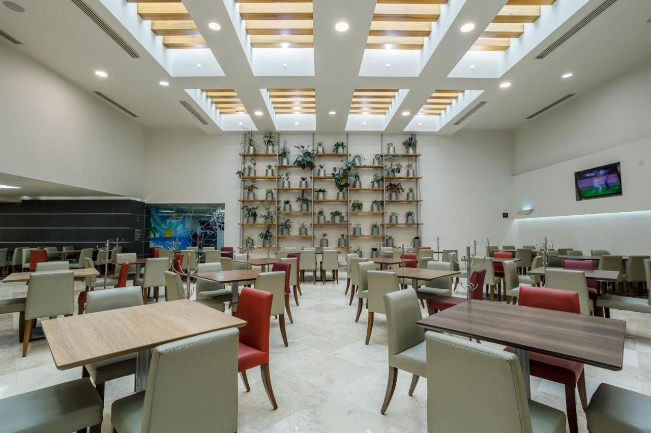 Real Inn Tijuana By Camino Real Hoteles מראה חיצוני תמונה The lounge at the airport