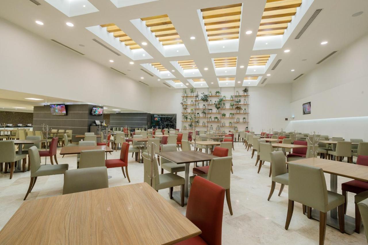 Real Inn Tijuana By Camino Real Hoteles מראה חיצוני תמונה The lounge at the airport