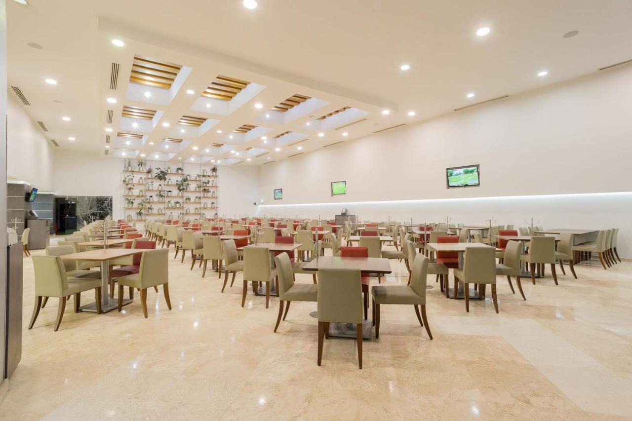 Real Inn Tijuana By Camino Real Hoteles מראה חיצוני תמונה The lounge at the airport