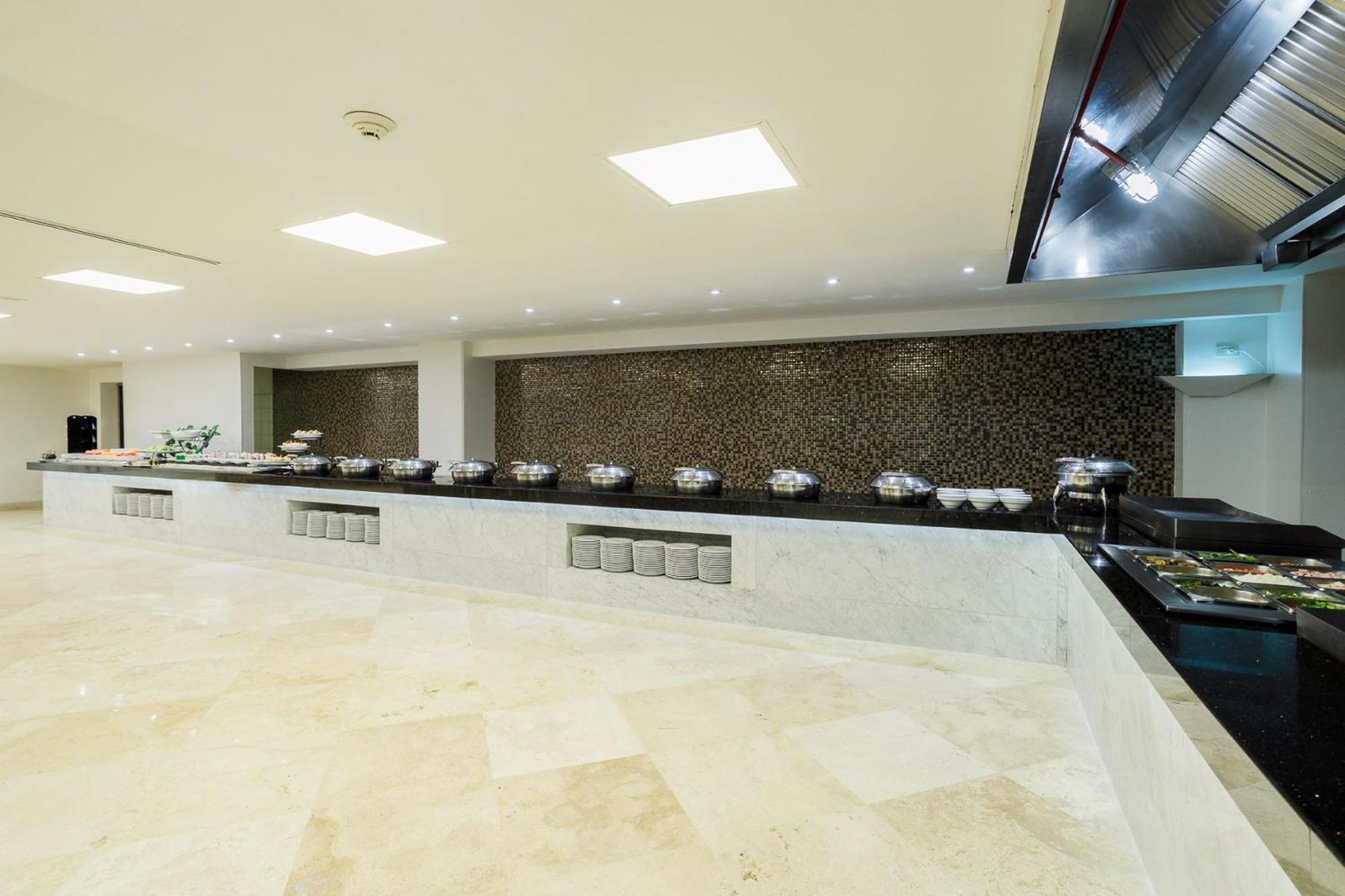 Real Inn Tijuana By Camino Real Hoteles מראה חיצוני תמונה The buffet at the 1010