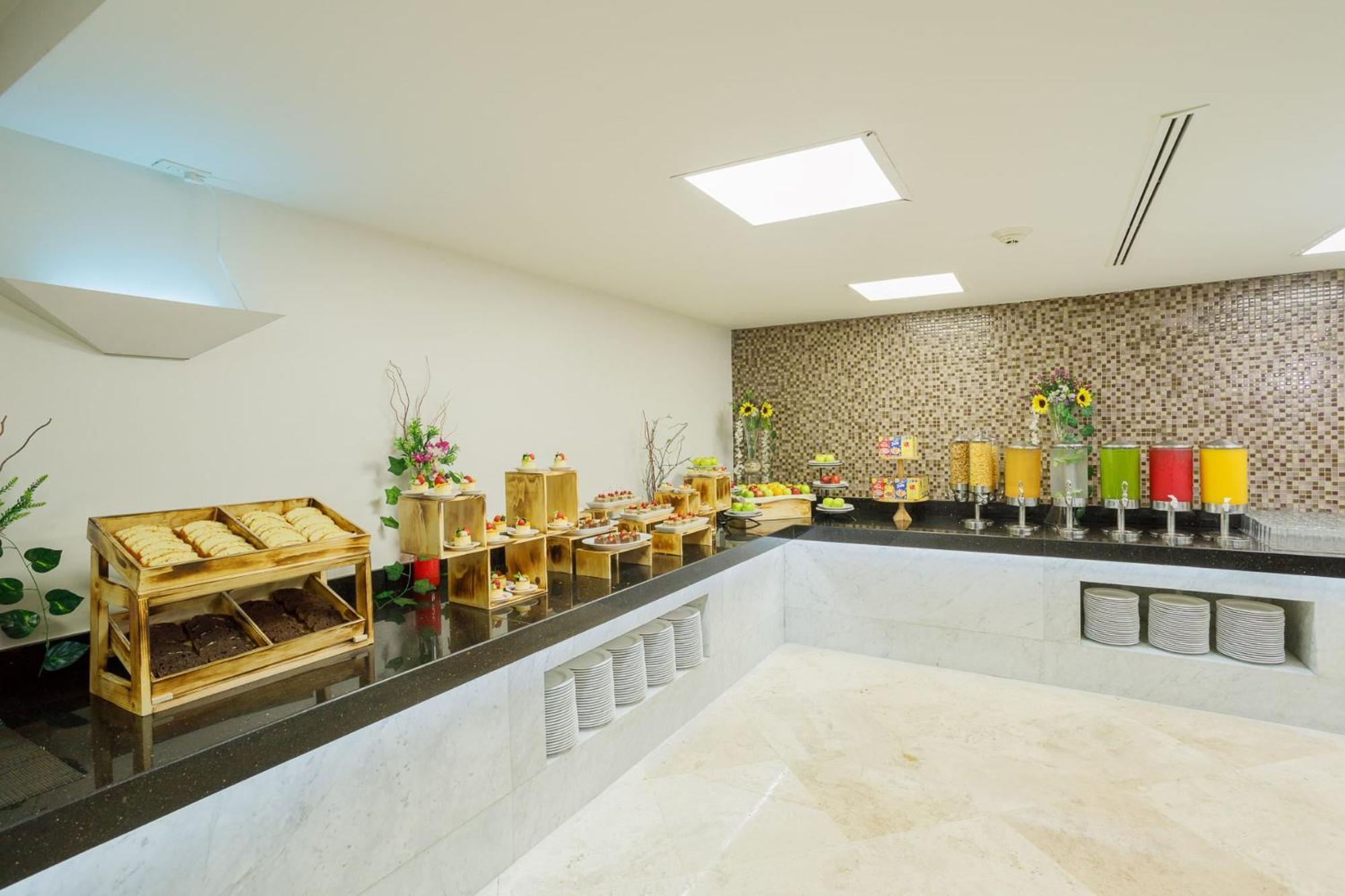 Real Inn Tijuana By Camino Real Hoteles מראה חיצוני תמונה A buffet at a hotel