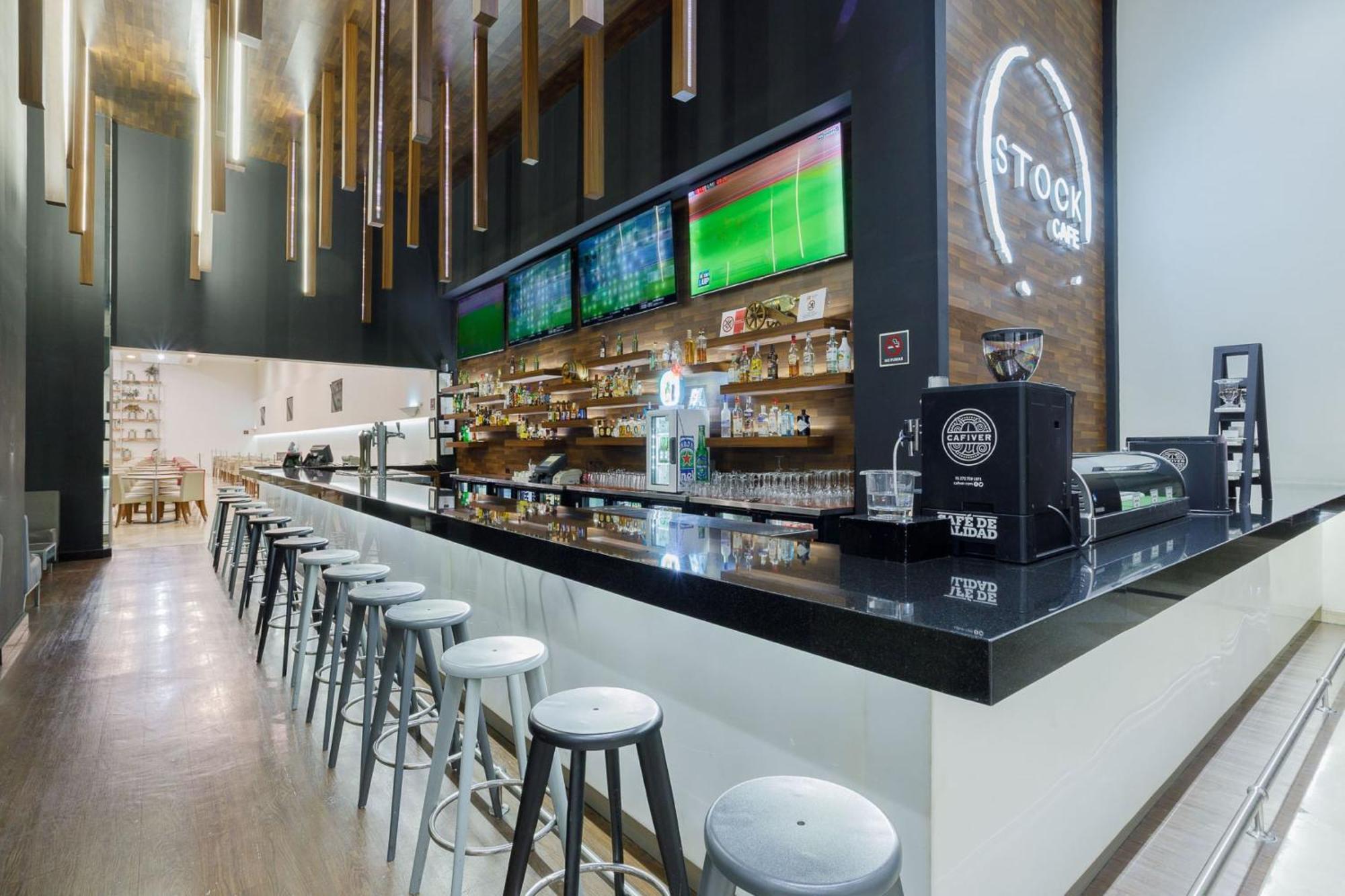 Real Inn Tijuana By Camino Real Hoteles מראה חיצוני תמונה Stock Bar