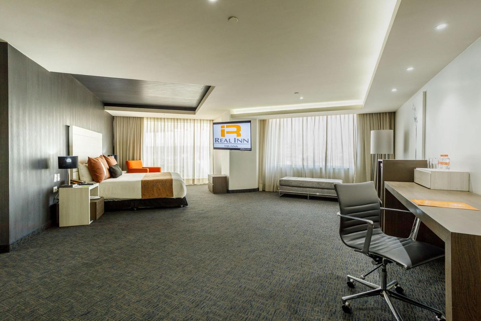 Real Inn Tijuana By Camino Real Hoteles מראה חיצוני תמונה A suite at the hotel