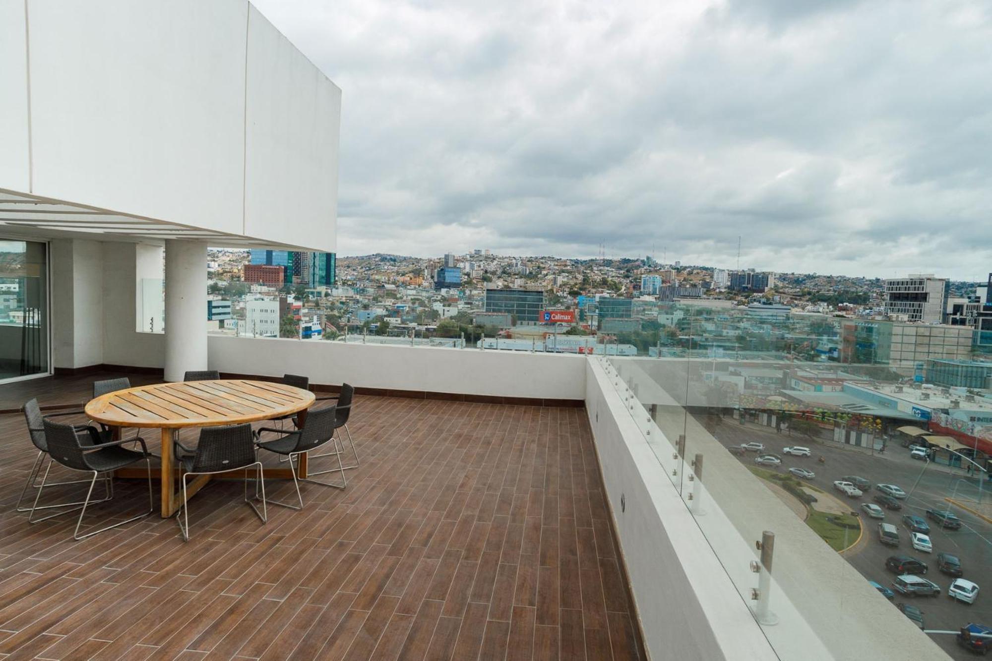 Real Inn Tijuana By Camino Real Hoteles מראה חיצוני תמונה View from the rooftop