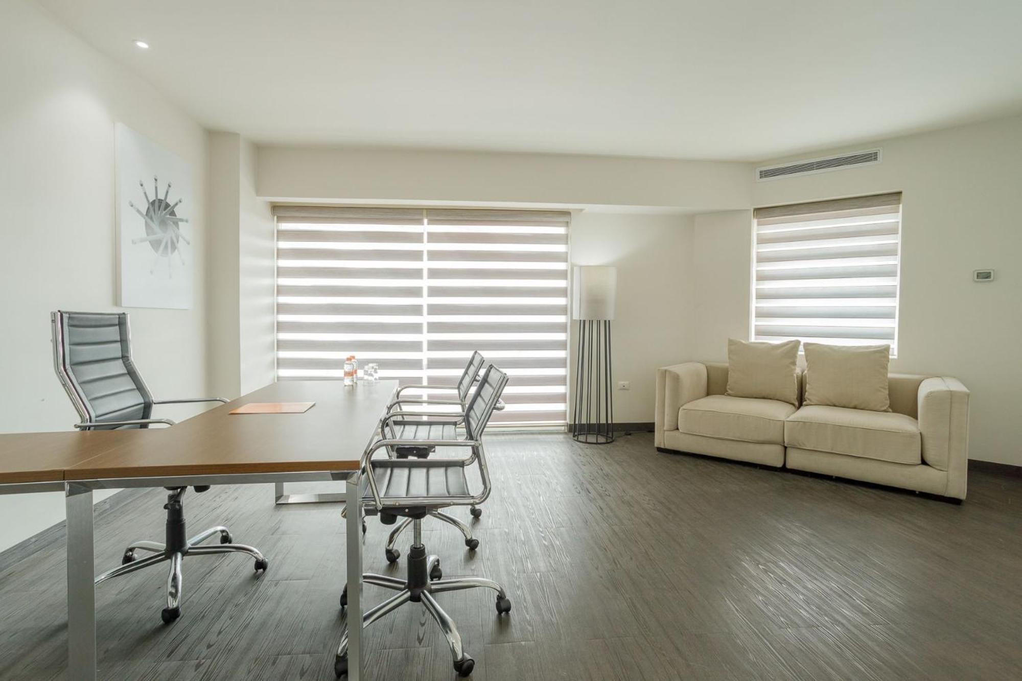 Real Inn Tijuana By Camino Real Hoteles מראה חיצוני תמונה Zebra roller shades