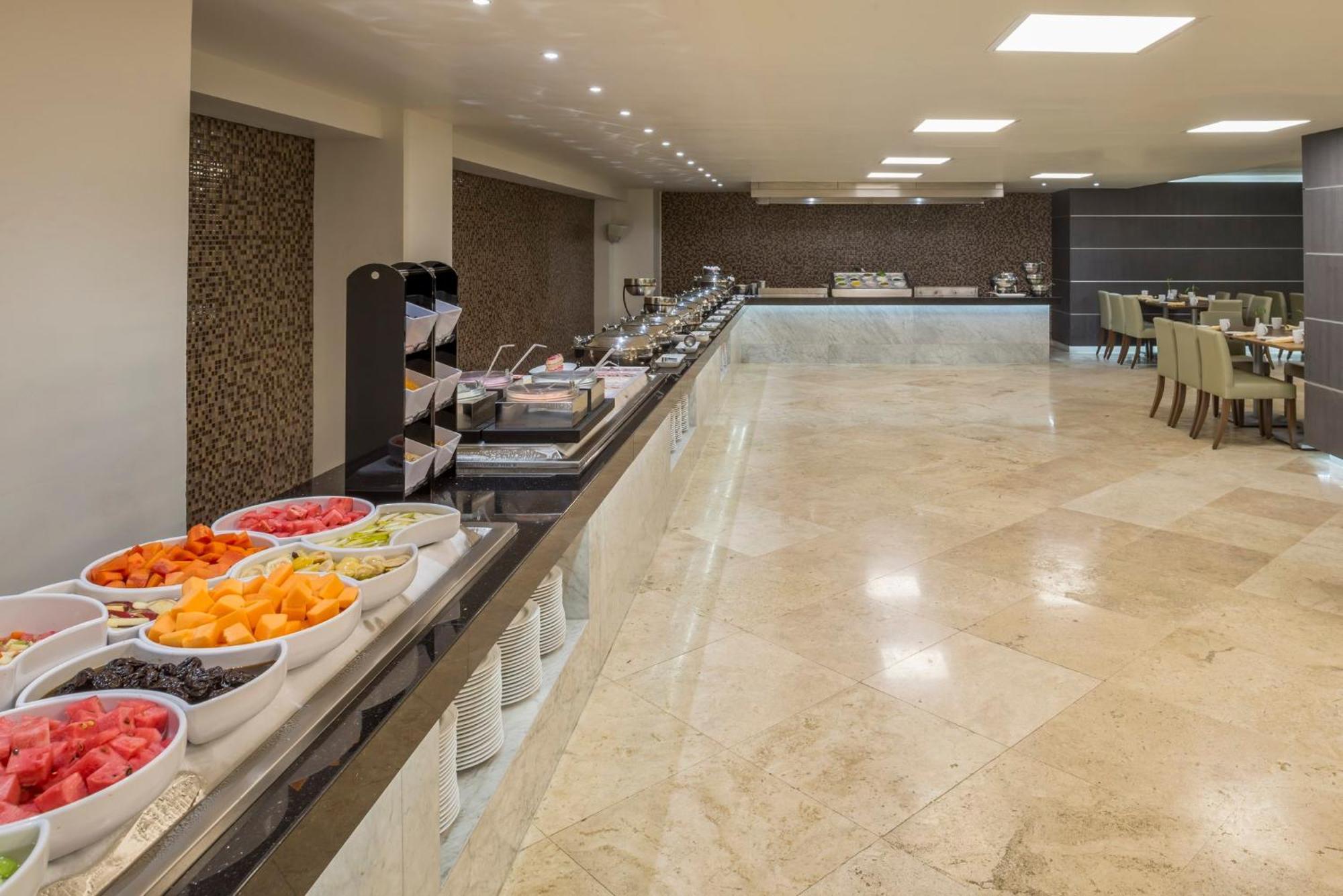 Real Inn Tijuana By Camino Real Hoteles מראה חיצוני תמונה Buffet at a hotel