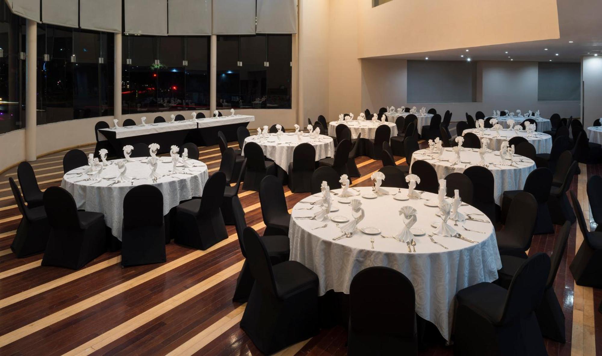 Real Inn Tijuana By Camino Real Hoteles מראה חיצוני תמונה The Great Hall