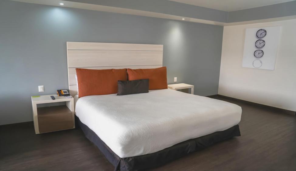 Real Inn Tijuana By Camino Real Hoteles מראה חיצוני תמונה A room at the hotel